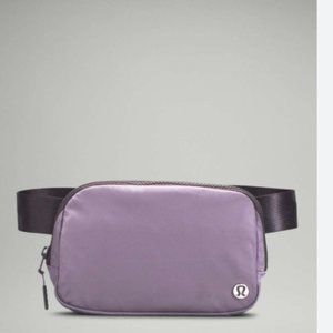 Lululemon Everywhere Belt Bag (Dusky Lavender/ Black Granite)
